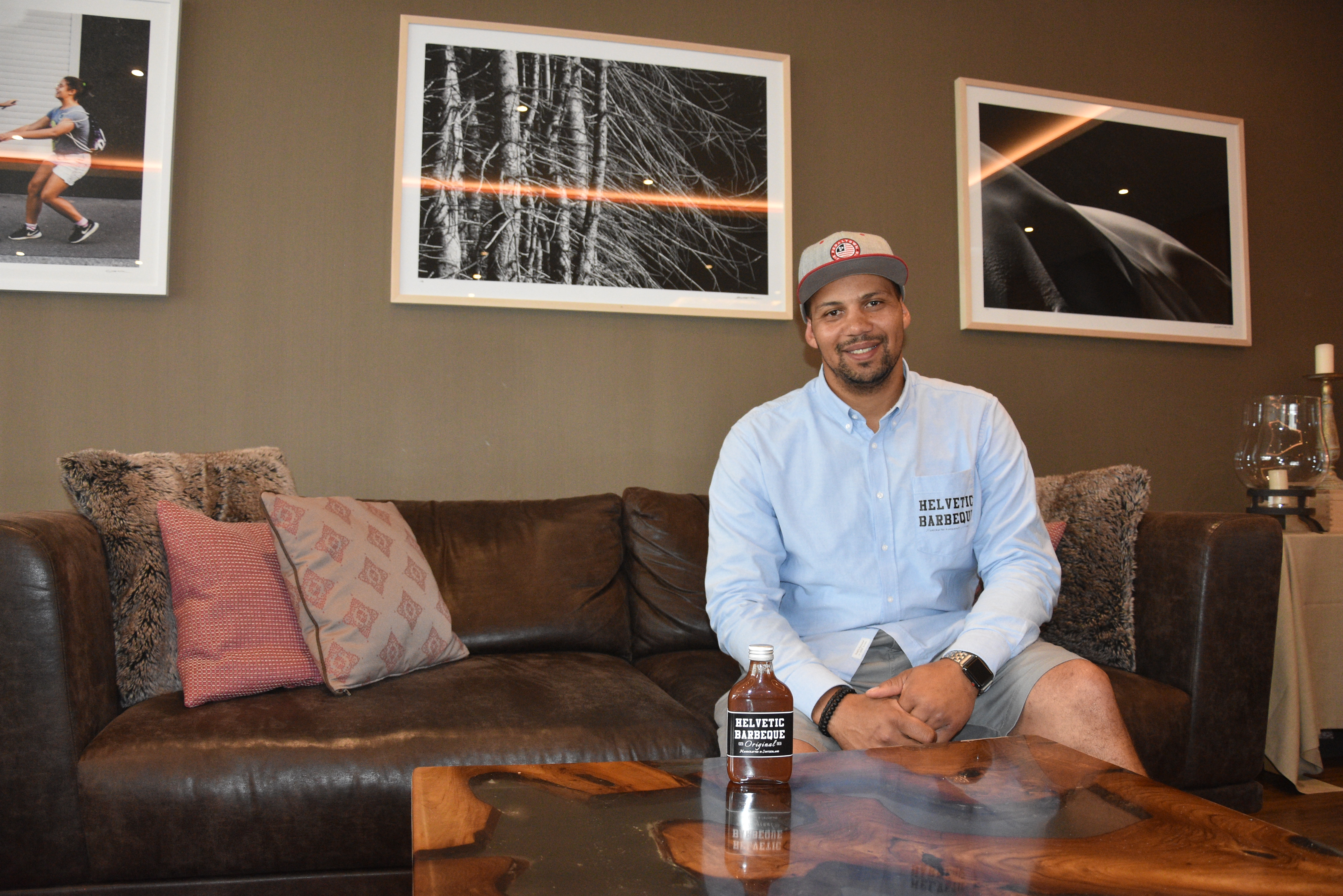 Im Restaurant James in Andermatt, das im Hotel Crown untergebracht ist, produziert Peach Gnos seine Barbecuesauce selbst. (Foto: Melissa Siegfried)
